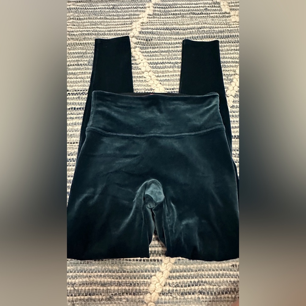 SPANX Velvet Leggings in Deep Green, sz M